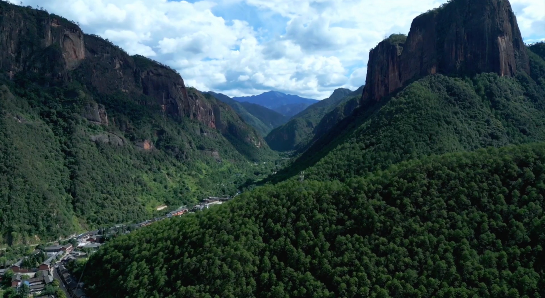LAOJUN MOUNTAIN OUTDOOR CAMP